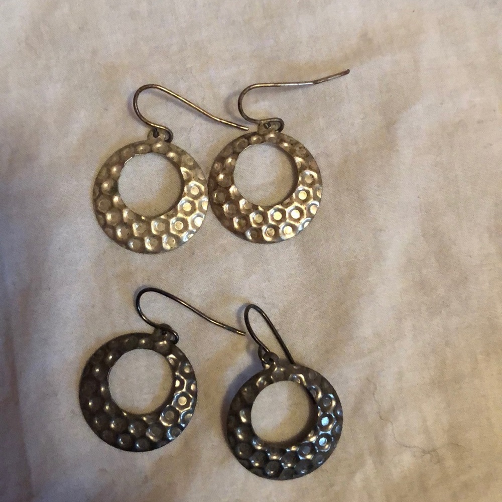 Silver and gray earnings package.